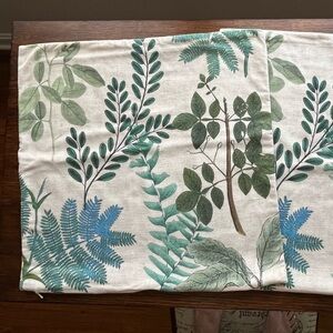 Pottery barn 20“ x 20“ pillow covers x 2 in  Garden Fern design.   💯 cotton!